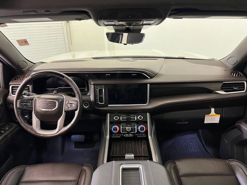 Used 2023 GMC Yukon Denali w/ Denali Reserve Package image 15