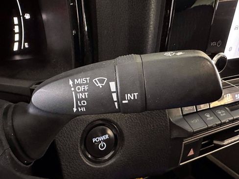 Used 2025 Toyota Camry XLE AWD/4WD image 28