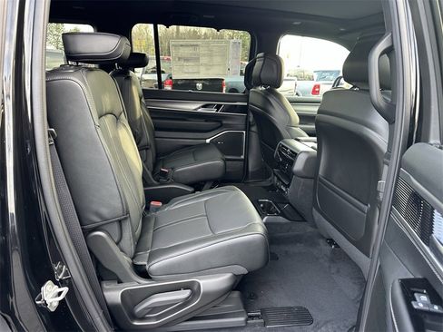 New 2025 Jeep Wagoneer Series II w/ Convenience Group I image 18