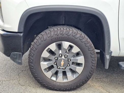 Used 2022 Chevrolet Silverado 2500 Custom w/ Custom Convenience Package AWD/4WD image 12