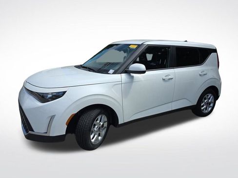 Used 2025 Kia Soul LX w/ LX Technology Package FWD image 13