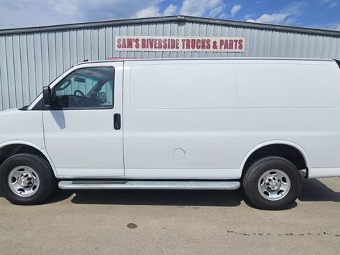 Used 2023 Chevrolet Express 2500 w/ Driver Convenience Package RWD image 4
