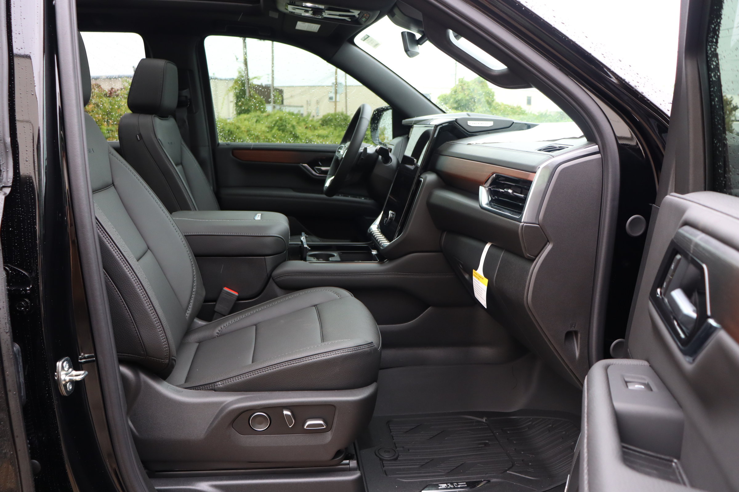 New 2026 GMC Yukon Denali w/ Sun & Power Step Package AWD/4WD image 34