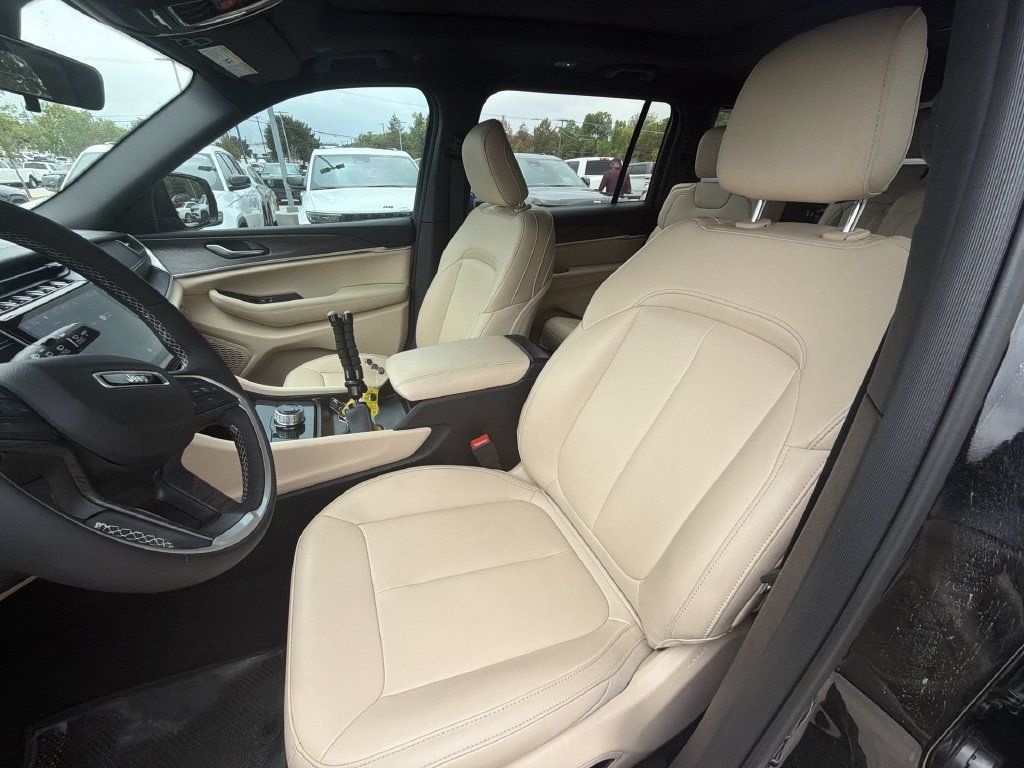 Used 2025 Jeep Grand Cherokee L Limited w/ Black Appearance Package RWD image 8