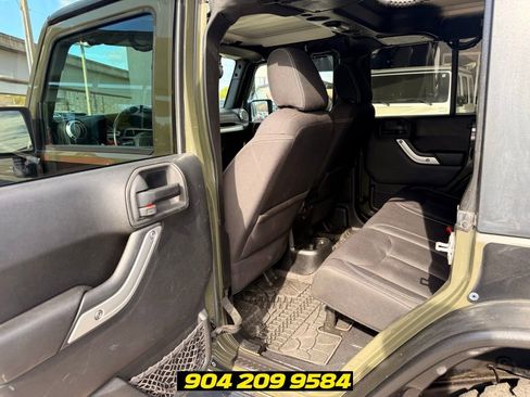 Used 2015 Jeep Wrangler Unlimited Rubicon w/ Dual Top Group AWD/4WD image 22