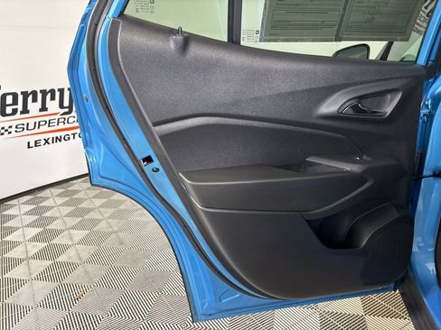 Used 2025 Chevrolet Trax LS image 19