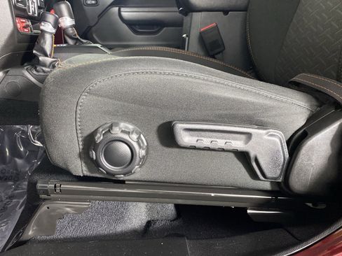 Used 2022 Jeep Gladiator Mojave w/ Cold Weather Group image 17