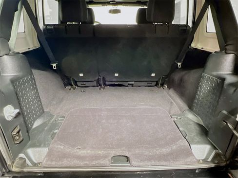 Used 2018 Jeep Wrangler Unlimited Sahara w/ Connectivity Group image 22