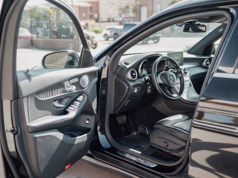 Used 2017 Mercedes-Benz GLC 300 w/ Premium 2 Package image 5
