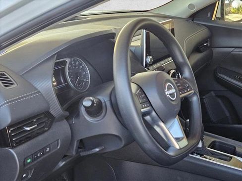 Used 2025 Nissan Sentra SV image 7