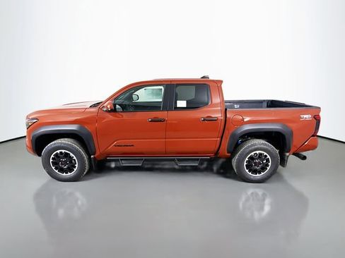 Used 2025 Toyota Tacoma TRD Off-Road image 4