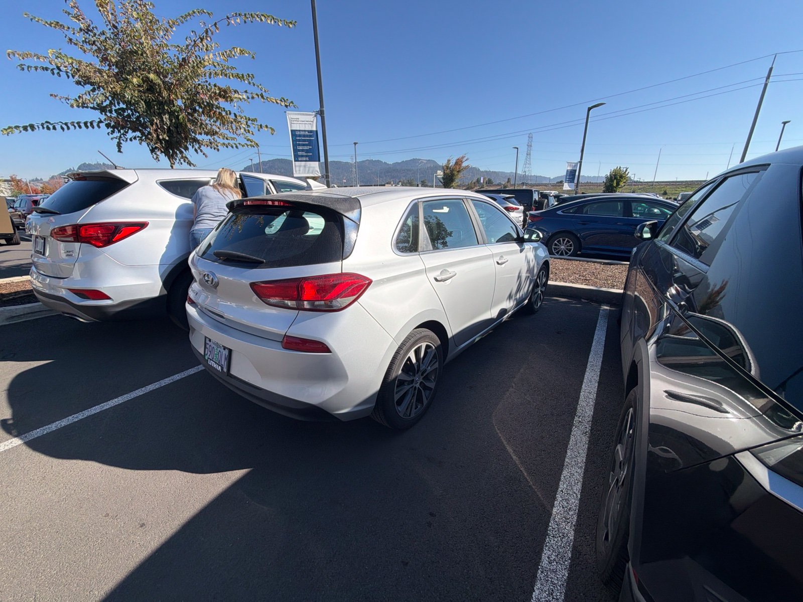 Used 2018 Hyundai Elantra GT FWD image 6