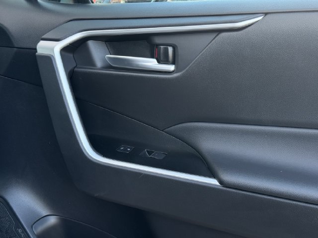 Used 2025 Toyota RAV4 XLE FWD image 28