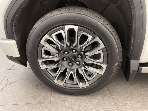 Used 2024 GMC Sierra 1500 Denali Ultimate image 10