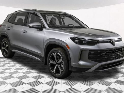 New 2026 Volkswagen Tiguan SE image 9