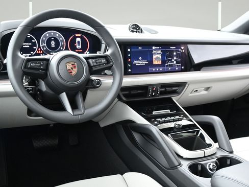 Certified 2026 Porsche Cayenne Coupe AWD/4WD image 8