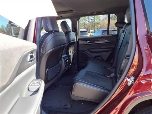 New 2025 Jeep Grand Cherokee Altitude image 16