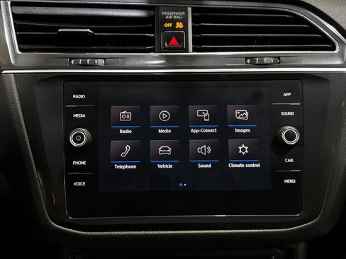 Used 2019 Volkswagen Tiguan SE FWD image 34