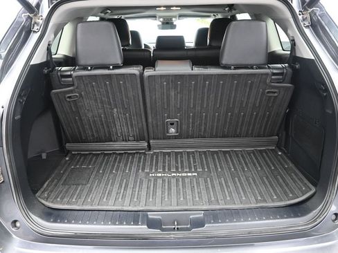Used 2023 Toyota Highlander XLE AWD/4WD image 35
