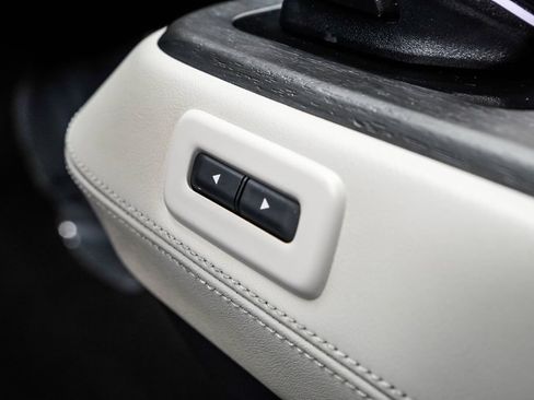 Used 2024 Nissan Ariya FWD image 26