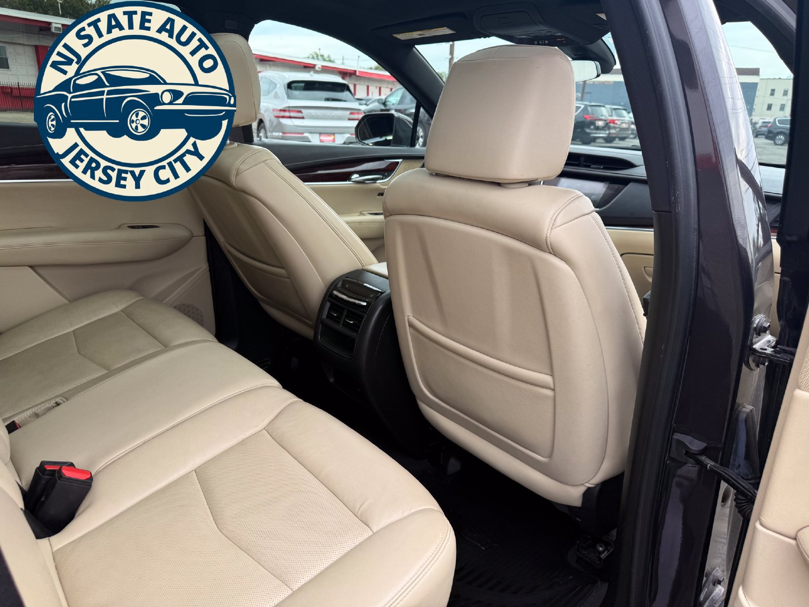 Used 2018 Cadillac XT5 Premium Luxury w/ Driver Assist Package AWD/4WD image 17