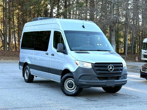Used 2019 Mercedes-Benz Sprinter 1500 image 3