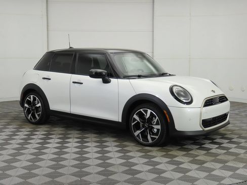 Used 2026 MINI Cooper 4-Door Hardtop FWD image 4