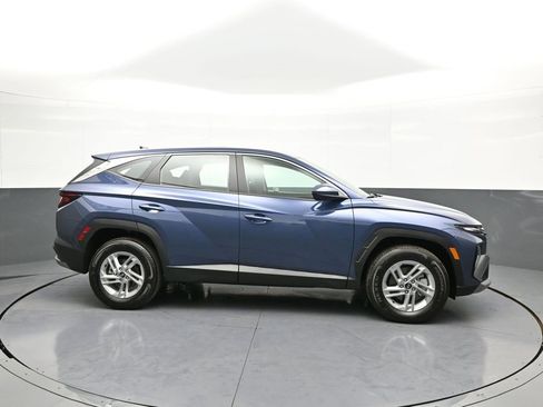 Certified 2025 Hyundai Tucson SE image 5
