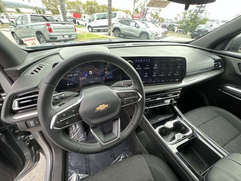 Used 2026 Chevrolet Traverse LT image 11