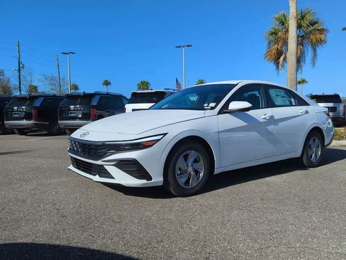New 2026 Hyundai Elantra SE FWD image 2