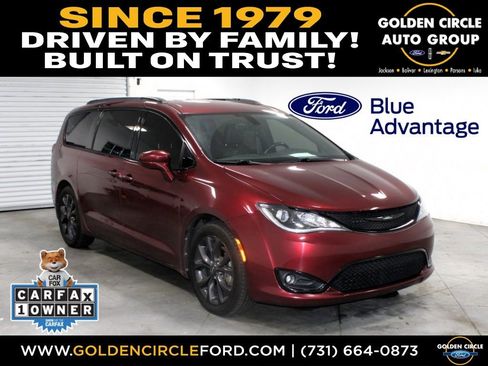 Used 2018 Chrysler Pacifica Touring-L w/ Premium Audio Group FWD image 1