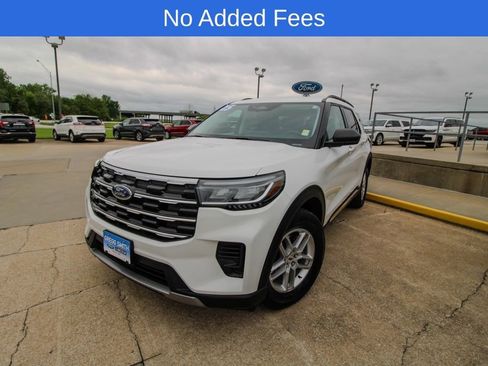 Used 2025 Ford Explorer Active AWD/4WD image 1