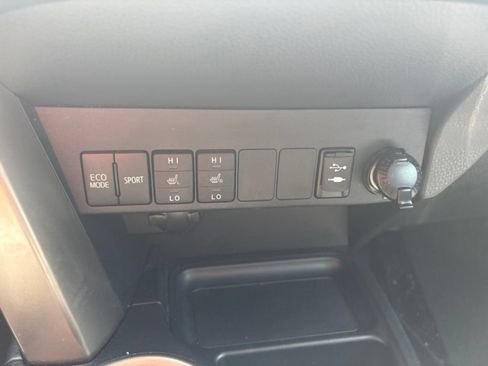 Used 2015 Toyota RAV4 Limited FWD image 14
