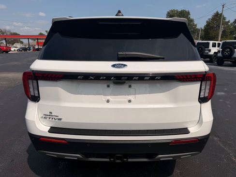 Used 2025 Ford Explorer Active w/ Active Comfort Package RWD image 8