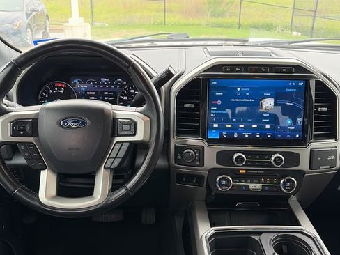 Used 2022 Ford F250 Lariat w/ Lariat Ultimate Package AWD/4WD image 12
