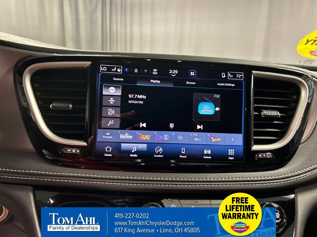 New 2027 Chrysler Pacifica Select FWD image 15