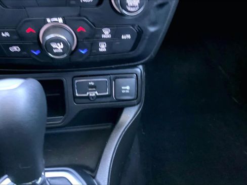 Used 2021 Jeep Renegade Sport image 29