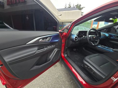 Used 2025 Chevrolet Equinox EV LT w/ Convenience Package FWD image 19