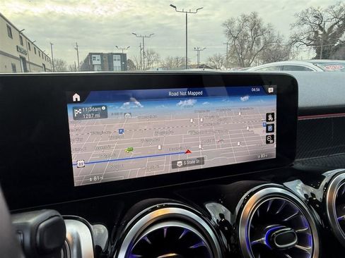 Used 2022 Mercedes-Benz GLB 250 4MATIC image 40