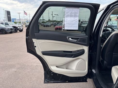 Used 2020 Ford Edge Titanium w/ Equipment Group 301A AWD/4WD image 27