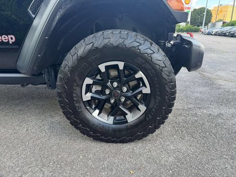 Used 2025 Jeep Wrangler Unlimited Rubicon AWD/4WD image 29