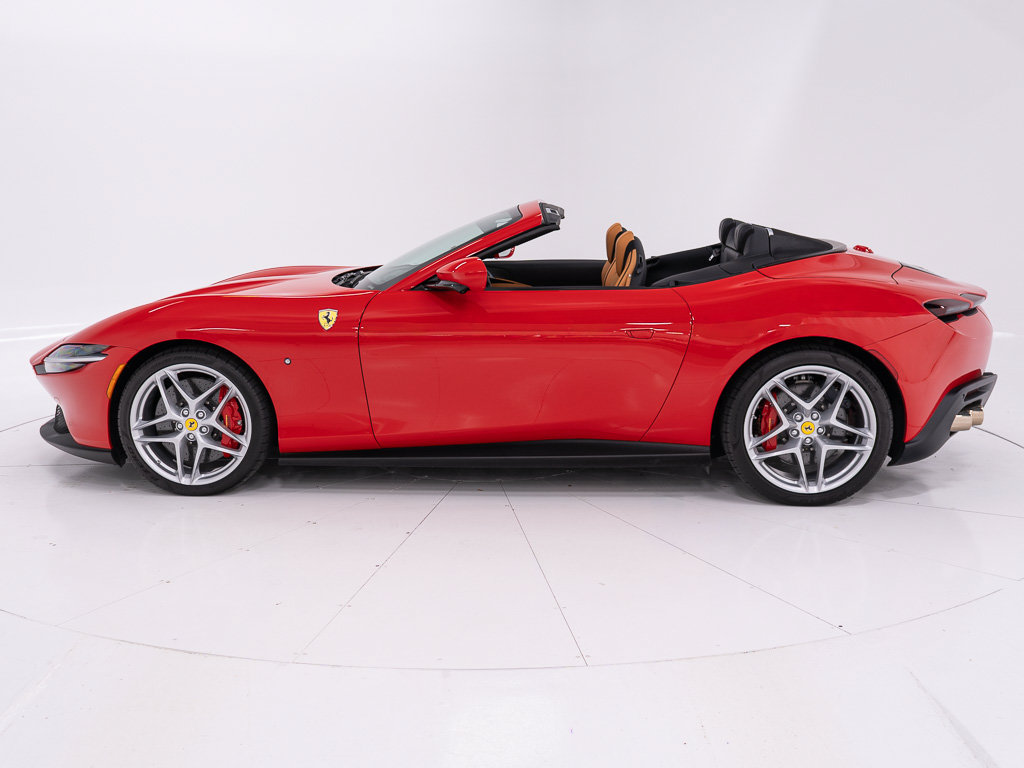 Used 2025 Ferrari Roma Spider RWD image 2