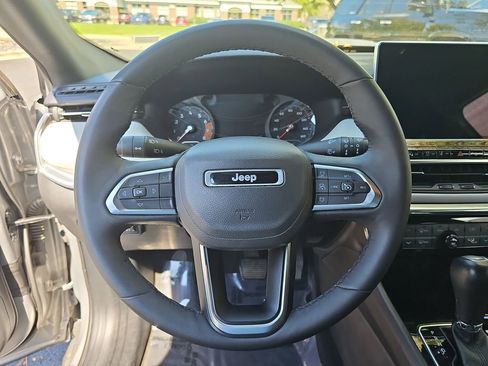 Certified 2023 Jeep Compass Limited image 17