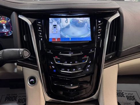 Used 2018 Cadillac Escalade ESV Premium Luxury AWD/4WD image 31