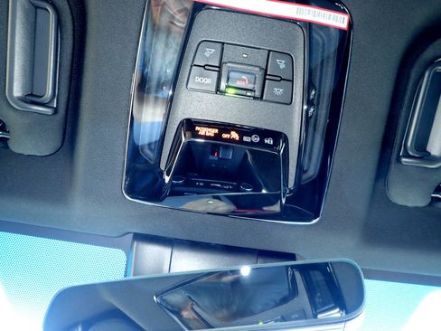 Used 2021 Toyota Venza XLE image 24