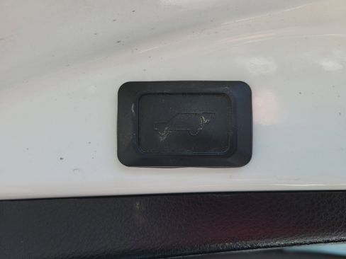 Used 2018 Toyota RAV4 XLE image 18