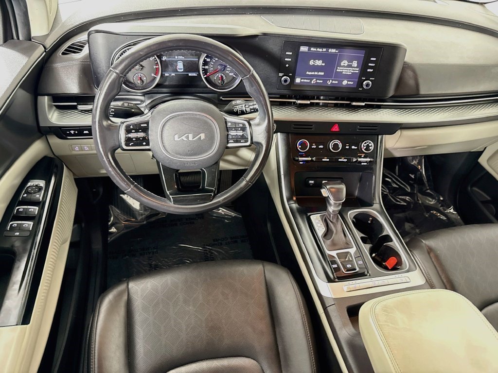 Used 2023 Kia Carnival LX FWD image 16