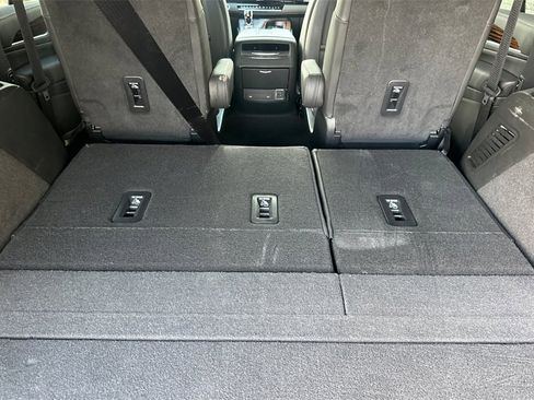 Used 2022 Cadillac Escalade Premium Luxury image 18