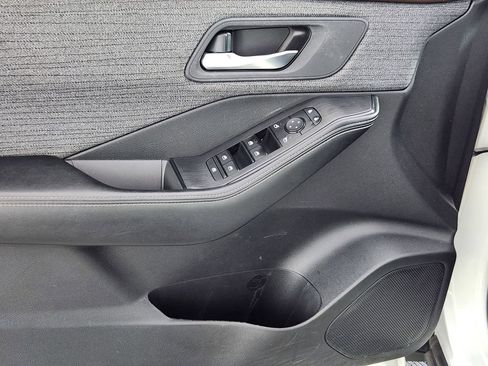Used 2023 Nissan Rogue SV FWD image 16