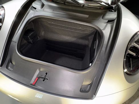 Used 2025 Porsche 911 Carrera T RWD image 21